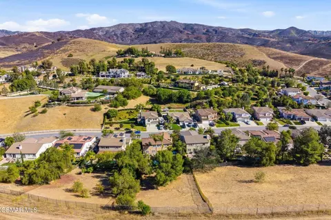 View/Area - 2273 Rudolph Dr, Simi Valley, CA 93065 photo 9 of 10
