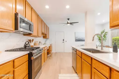 Kitchen - 530 Sonata Way #C, Simi Valley, CA 93065 photo 3 of 4