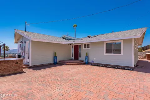 Exterior - 315 N Loop Dr, Camarillo, CA 93010 photo 3 of 8