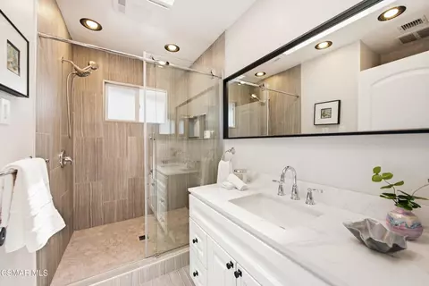 Bath - 315 N Loop Dr, Camarillo, CA 93010 photo 1 of 3