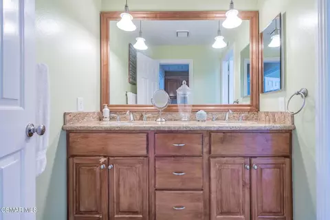 Bath - 776 Holbertson Ct, Simi Valley, CA 93065 photo 9 of 10