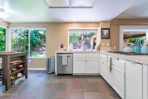 Kitchen - 776 Holbertson Ct, Simi Valley, CA 93065 photo 3 of 8