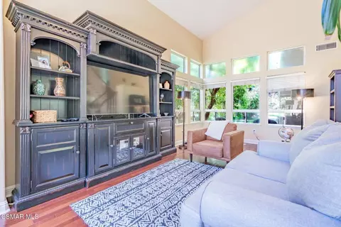 Living - 776 Holbertson Ct, Simi Valley, CA 93065 photo 4 of 6