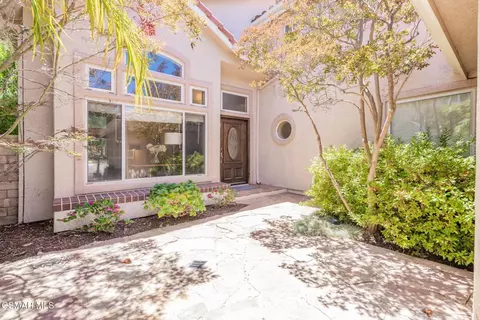 Exterior - 776 Holbertson Ct, Simi Valley, CA 93065 photo 3 of 10