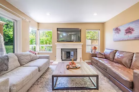 Living - 776 Holbertson Ct, Simi Valley, CA 93065 photo 6 of 6