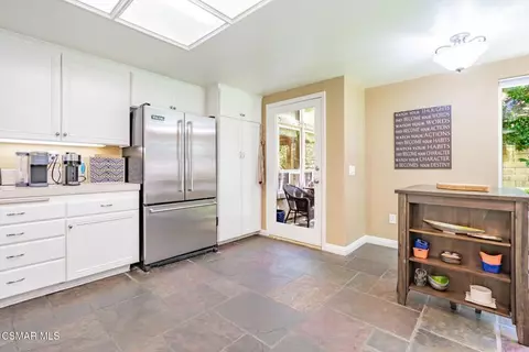 Kitchen - 776 Holbertson Ct, Simi Valley, CA 93065 photo 6 of 8