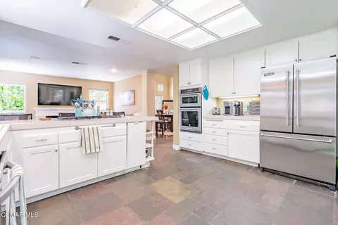 Kitchen - 776 Holbertson Ct, Simi Valley, CA 93065 photo 4 of 8