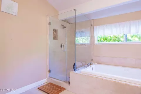 Bath - 776 Holbertson Ct, Simi Valley, CA 93065 photo 6 of 10