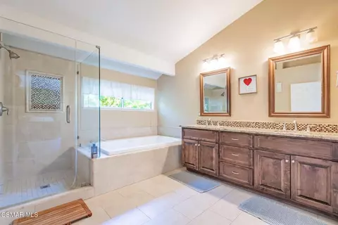 Bath - 776 Holbertson Ct, Simi Valley, CA 93065 photo 3 of 10