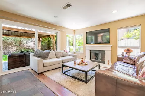 Living - 776 Holbertson Ct, Simi Valley, CA 93065 photo 5 of 6