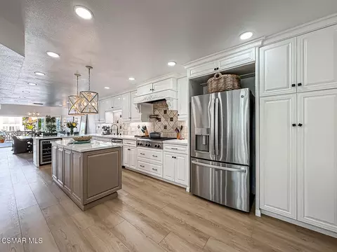 Kitchen - 2014 Peninsula Rd, Oxnard, CA 93035 photo 4 of 6