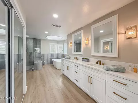 Bath - 2014 Peninsula Rd, Oxnard, CA 93035 photo 2 of 11