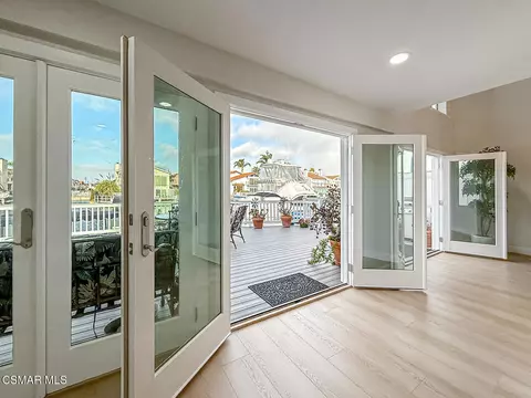 Entry Way - 2014 Peninsula Rd, Oxnard, CA 93035 photo 2 of 7