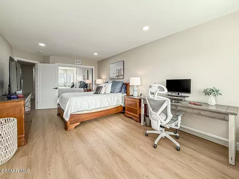 Bedroom - 2014 Peninsula Rd, Oxnard, CA 93035 photo 8 of 11