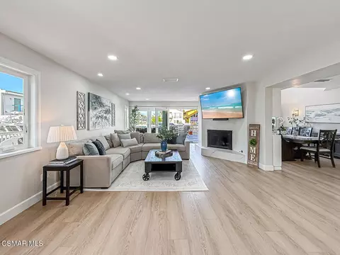 Living - 2014 Peninsula Rd, Oxnard, CA 93035 photo 1 of 4