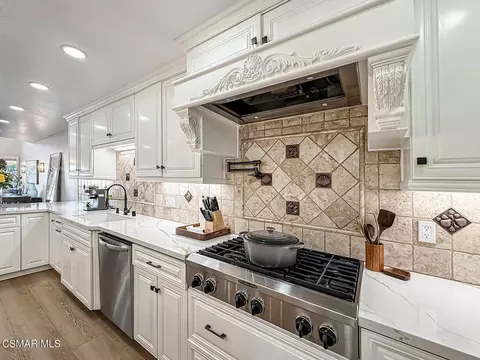 Kitchen - 2014 Peninsula Rd, Oxnard, CA 93035 photo 5 of 6
