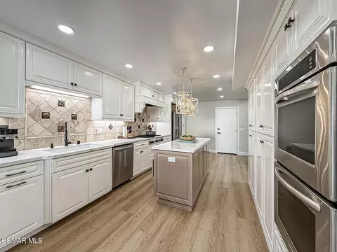 Kitchen - 2014 Peninsula Rd, Oxnard, CA 93035 photo 3 of 6