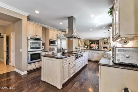Kitchen - 3936 Eagle Flight Dr, Simi Valley, CA 93065 photo 2 of 2