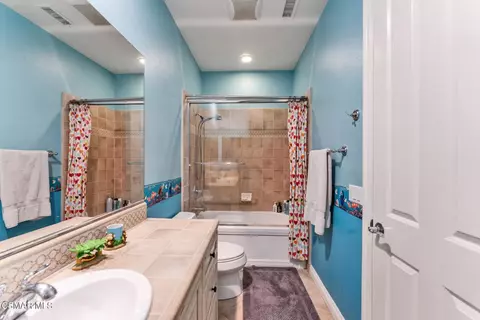 Bath - 3936 Eagle Flight Dr, Simi Valley, CA 93065 photo 2 of 3
