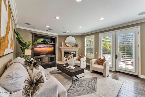 Living - 3936 Eagle Flight Dr, Simi Valley, CA 93065 photo 2 of 3