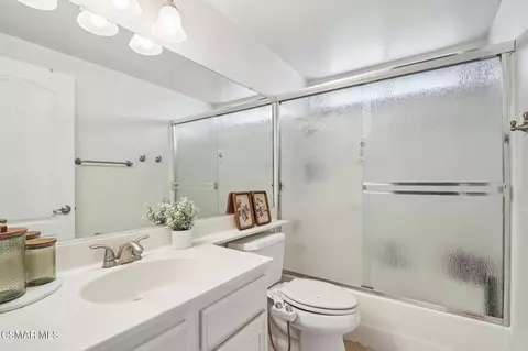 Bath - 2476 Chandler Ave #4, Simi Valley, CA 93065 photo 3 of 3