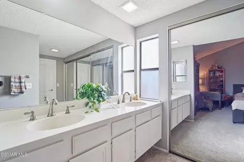 Bath - 2476 Chandler Ave #4, Simi Valley, CA 93065 photo 2 of 3