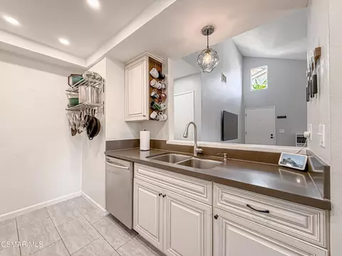 Kitchen - 2041 Covington Ave, Simi Valley, CA 93065 photo 2 of 4