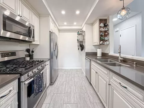 Kitchen - 2041 Covington Ave, Simi Valley, CA 93065 photo 1 of 4