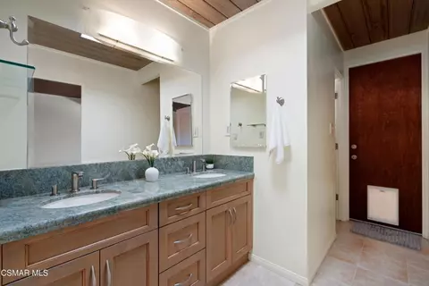 Bath - 1509 Campbell Ave, Thousand Oaks, CA 91360 photo 3 of 4