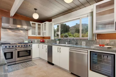 Kitchen - 1509 Campbell Ave, Thousand Oaks, CA 91360 photo 3 of 4