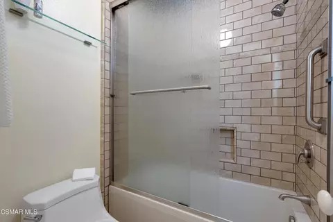 Bath - 1509 Campbell Ave, Thousand Oaks, CA 91360 photo 4 of 4