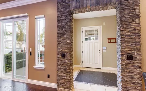 Entry Way - 3261 Indian Creek Pl, Simi Valley, CA 93063 photo 5 of 7