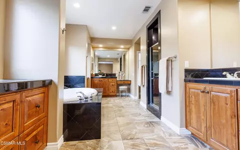Bath - 3261 Indian Creek Pl, Simi Valley, CA 93063 photo 2 of 3