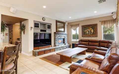 Living - 3261 Indian Creek Pl, Simi Valley, CA 93063 photo 2 of 3