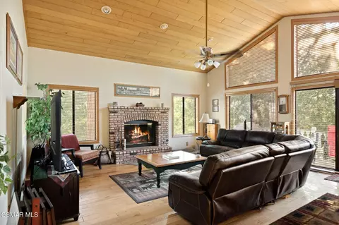 Living - 27454 Matterhorn Dr, Lake Arrowhead, CA 92352 photo 1 of 4