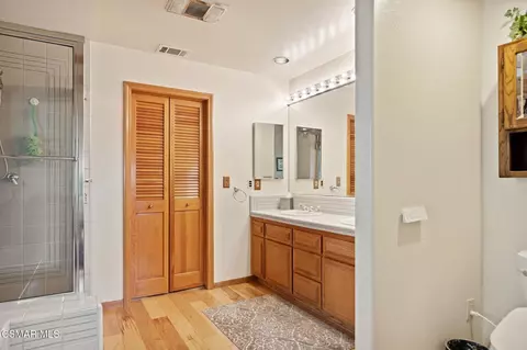 Bath - 27454 Matterhorn Dr, Lake Arrowhead, CA 92352 photo 2 of 6