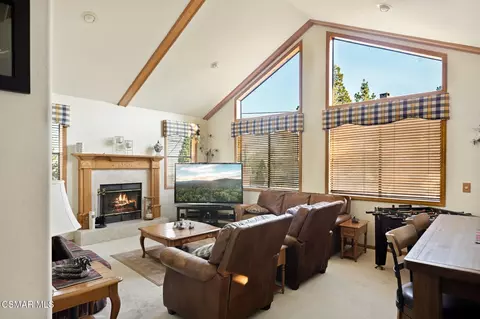 Living - 27454 Matterhorn Dr, Lake Arrowhead, CA 92352 photo 3 of 4