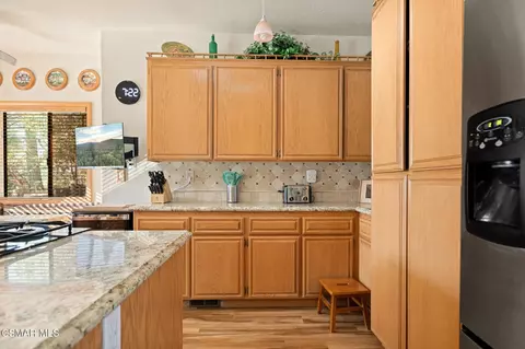 Kitchen - 27454 Matterhorn Dr, Lake Arrowhead, CA 92352 photo 2 of 3