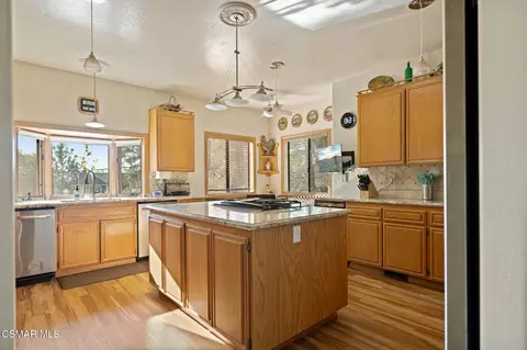 Kitchen - 27454 Matterhorn Dr, Lake Arrowhead, CA 92352 photo 1 of 3