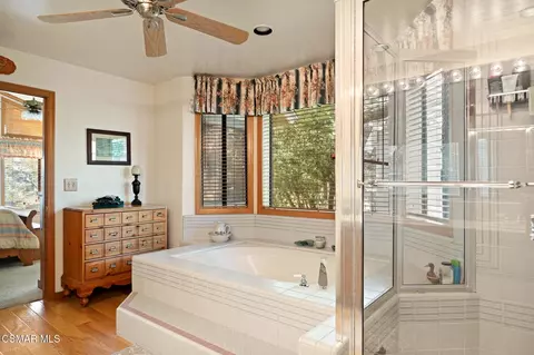 Bath - 27454 Matterhorn Dr, Lake Arrowhead, CA 92352 photo 3 of 6