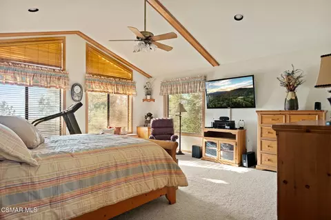 Bedroom - 27454 Matterhorn Dr, Lake Arrowhead, CA 92352 photo 1 of 5