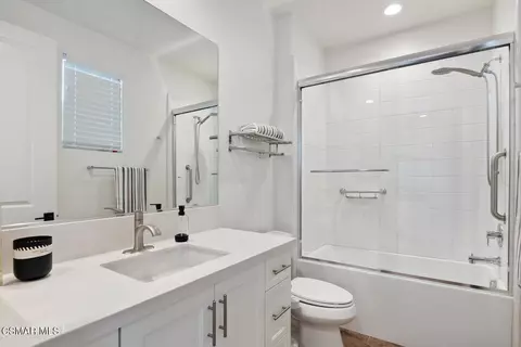 Bath - 2400 Conroy Ave, Camarillo, CA 93012 photo 2 of 3