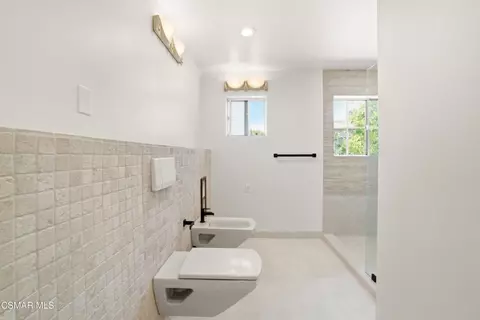 Bath - 2183 E Chesterton St, Simi Valley, CA 93065 photo 3 of 7