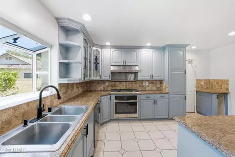 Kitchen - 2183 E Chesterton St, Simi Valley, CA 93065 photo 2 of 5