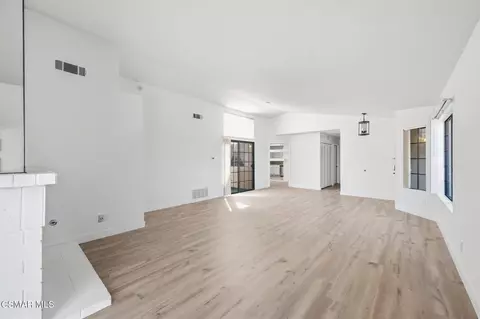 Living - 802 Congressional Rd, Simi Valley, CA 93065 photo 2 of 7