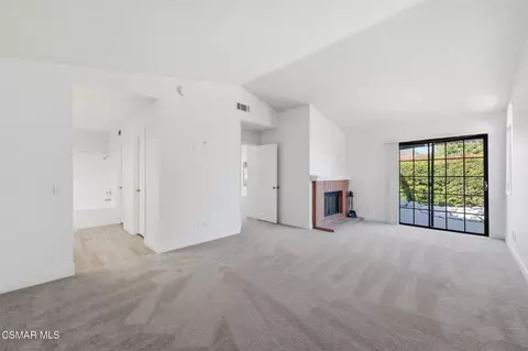 Living - 802 Congressional Rd, Simi Valley, CA 93065 photo 3 of 7