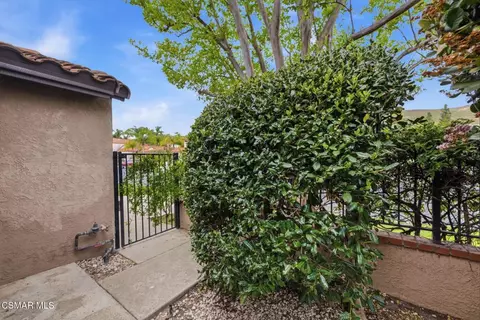 Exterior - 802 Congressional Rd, Simi Valley, CA 93065 photo 2 of 11