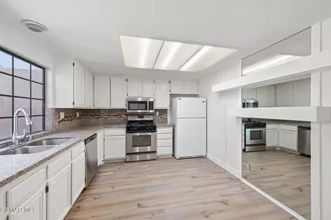 Kitchen - 802 Congressional Rd, Simi Valley, CA 93065 photo 2 of 2