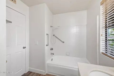 Bath - 802 Congressional Rd, Simi Valley, CA 93065 photo 2 of 4