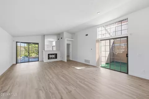 Living - 802 Congressional Rd, Simi Valley, CA 93065 photo 4 of 7